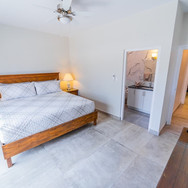 RetreatWomansroom1a.jpeg