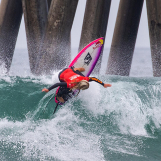 Caitlin Simmers surfer/Team USA/Olympics 2024 in Tahiti.