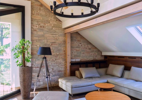 interior design enterijer tepih luster potkrovlje