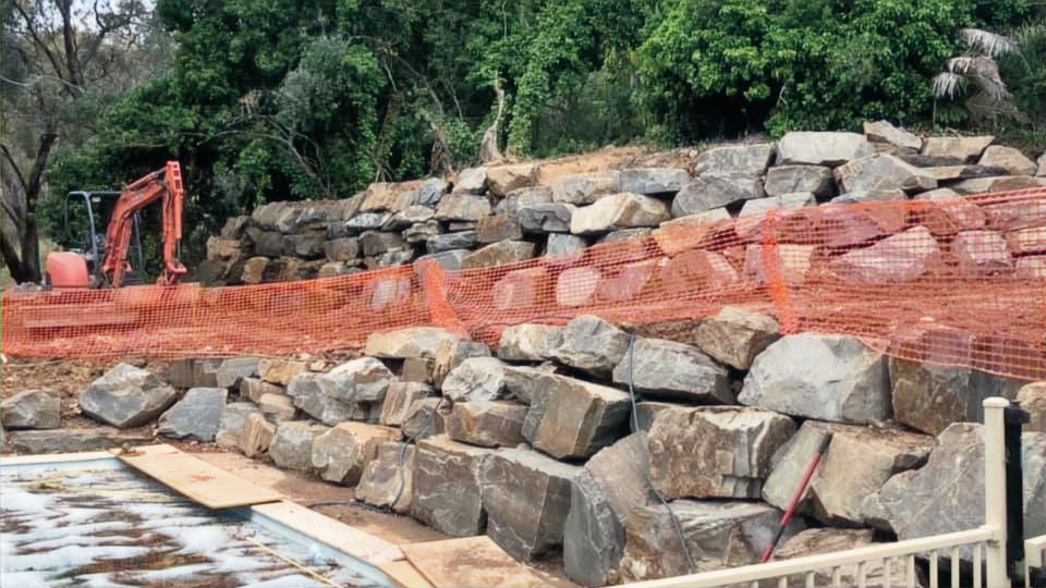 retaining walls adelaide square gardens, moss rocks wall, limestone retaining wall
