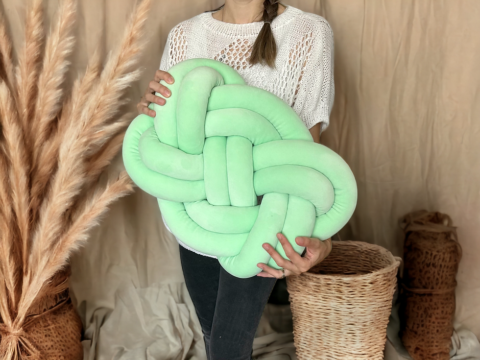 Knot pillow in Infinity shape