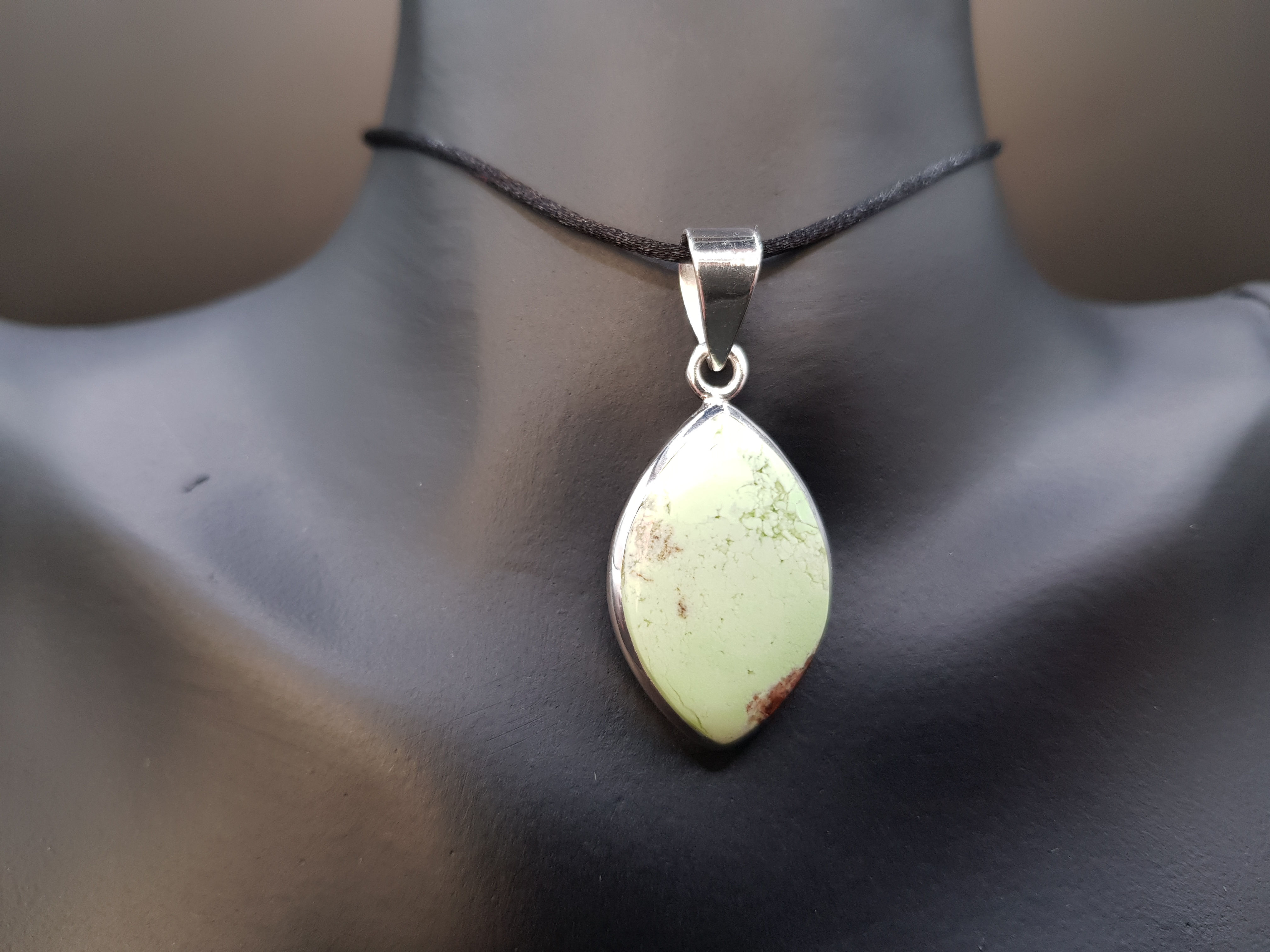 Magnésite citron ou Chrysoprase citron