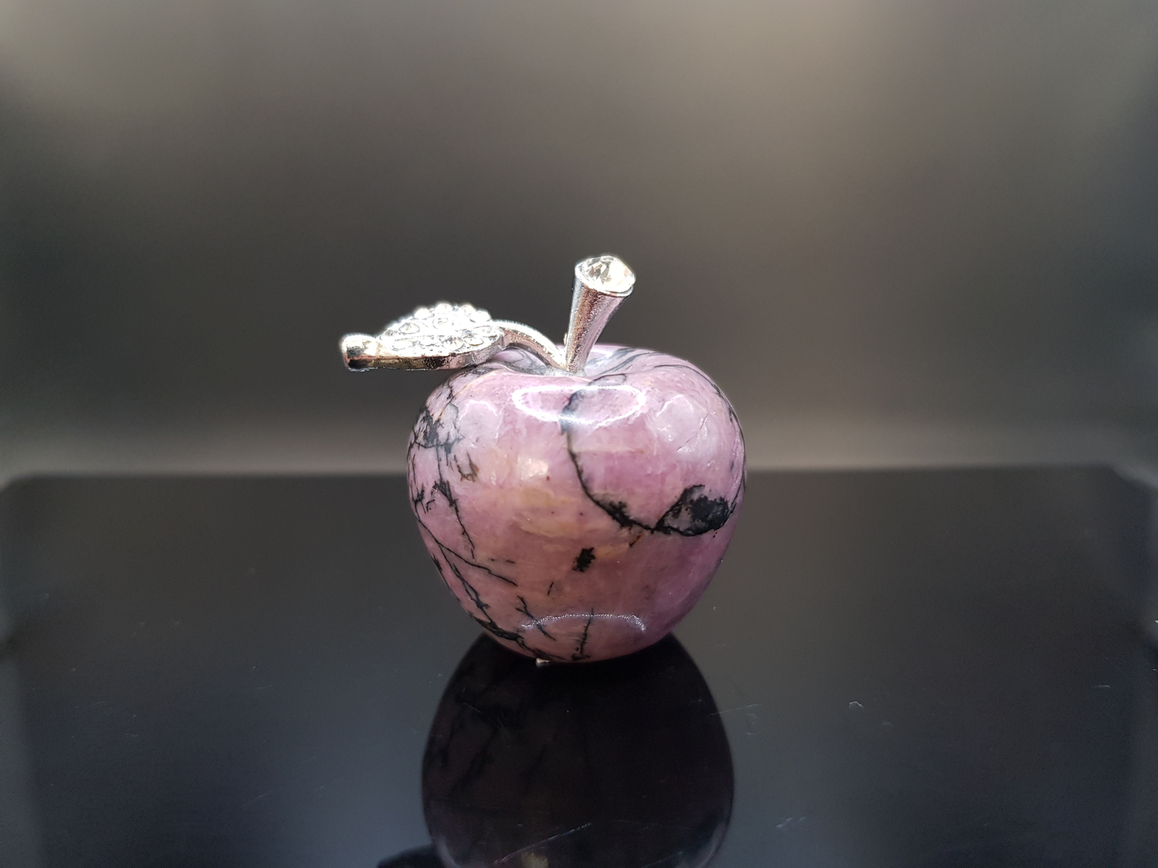 Rhodonite - Pomme