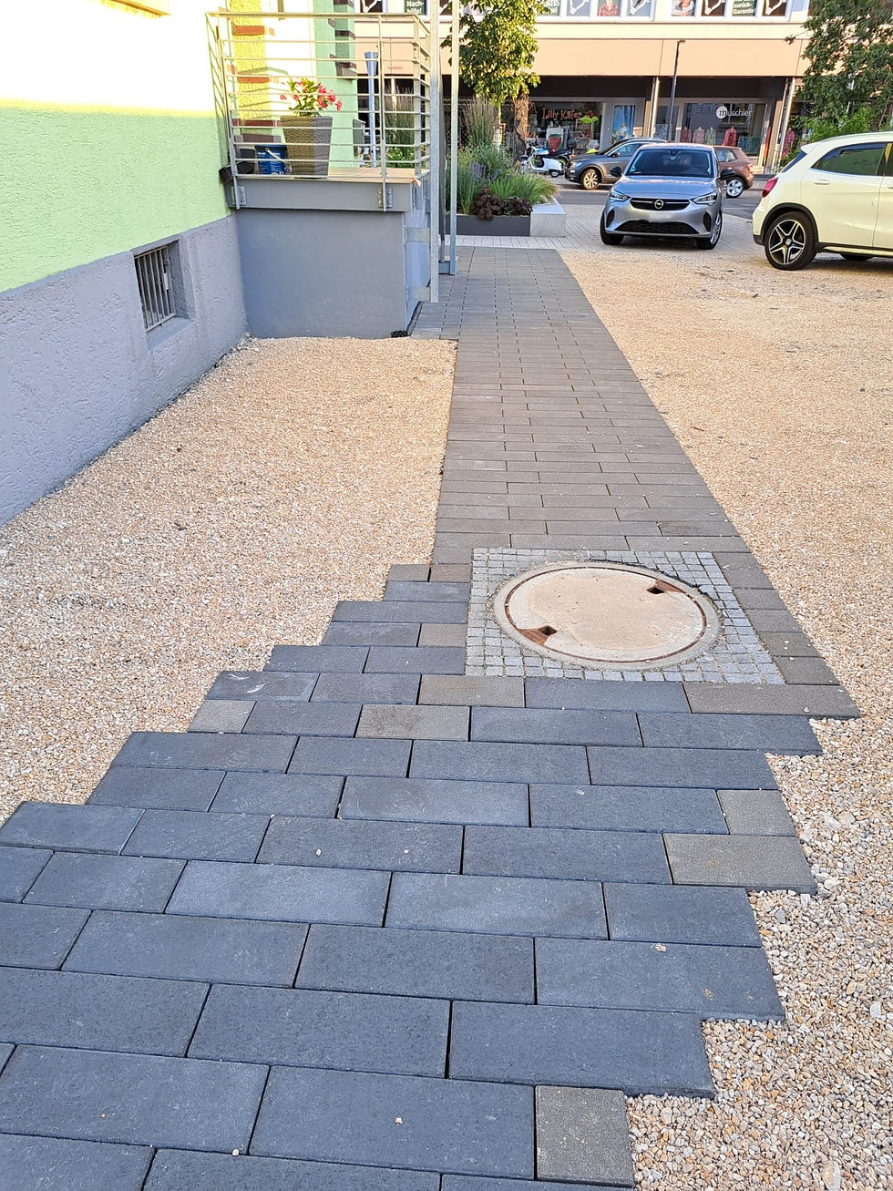 Parkplatz und Einfahrt verlegen