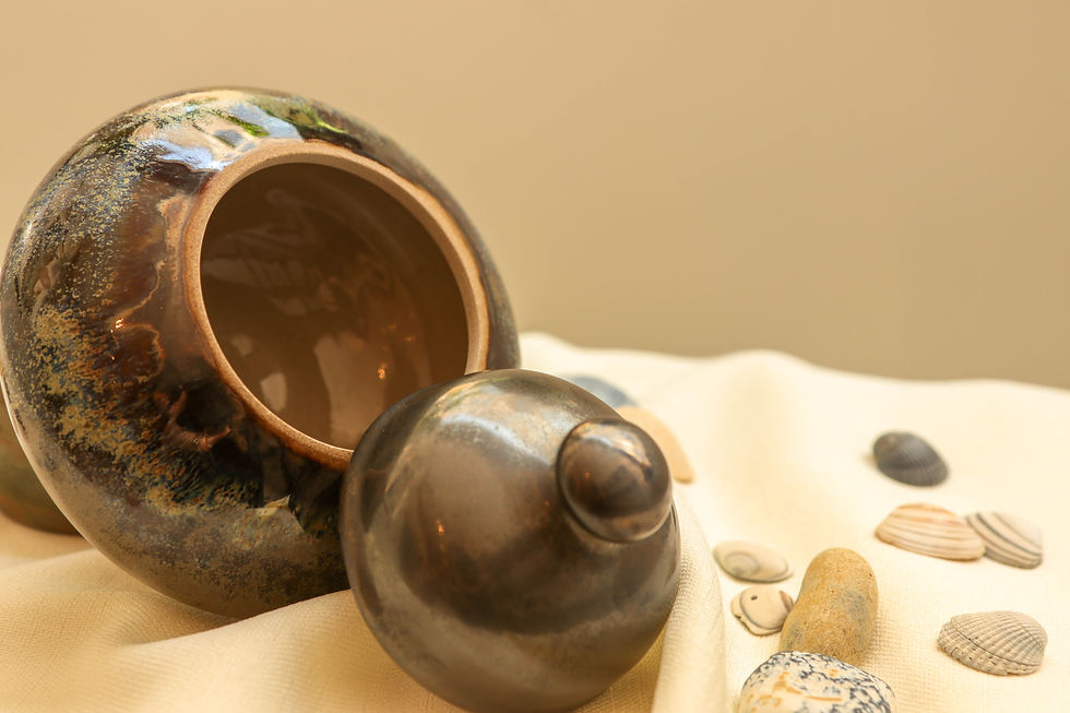 Thumbnail: The Gold Jar from the Ocean