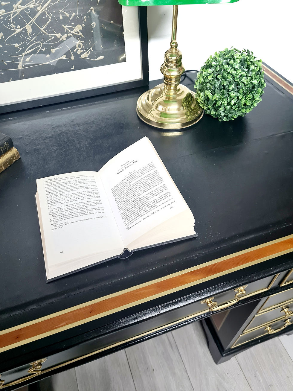 Thumbnail: BLACK AND GOLD CAPTAINS LEATHER DESKA