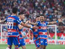 Com uma atuação brilhante de Marinho, o Fortaleza atropelou o Bahia e assumiu a vice-liderança provisória do campeonato.