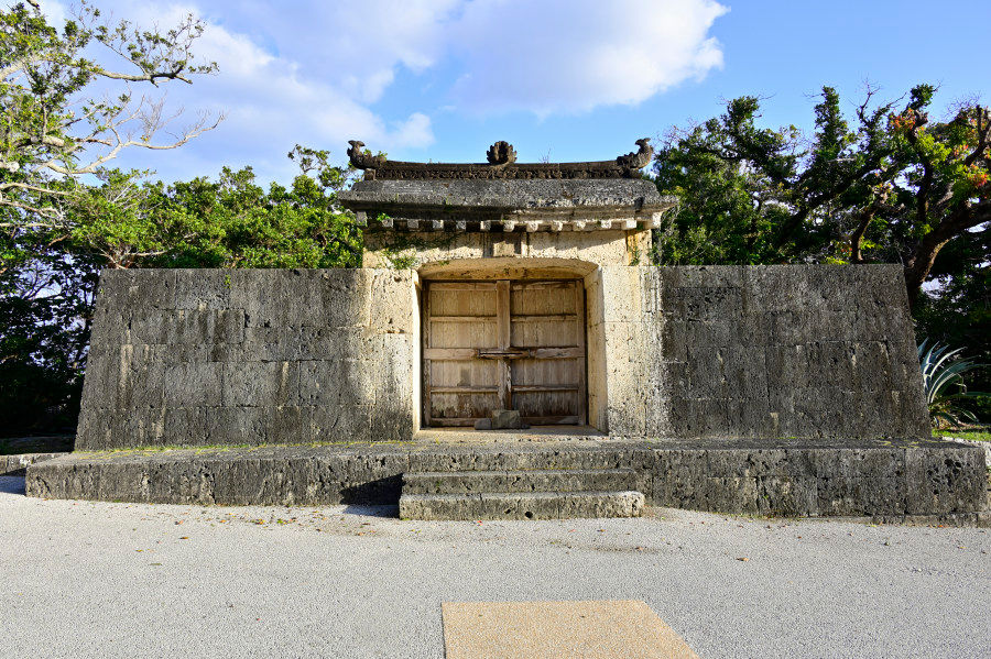 園比屋武御嶽石門