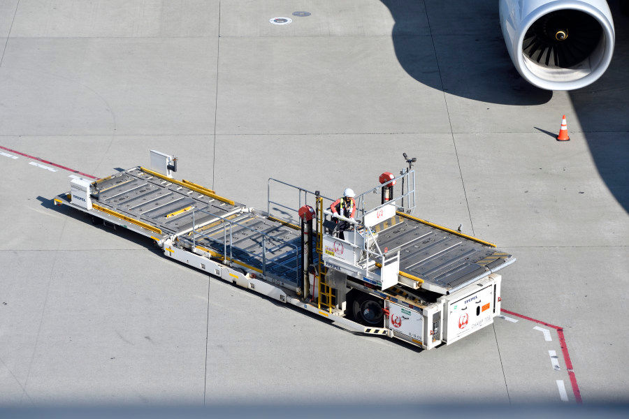空港で働く車たち