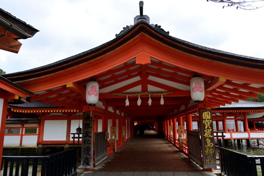 厳島神社にて