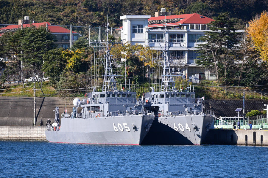 掃海艇えのしまとちちじま