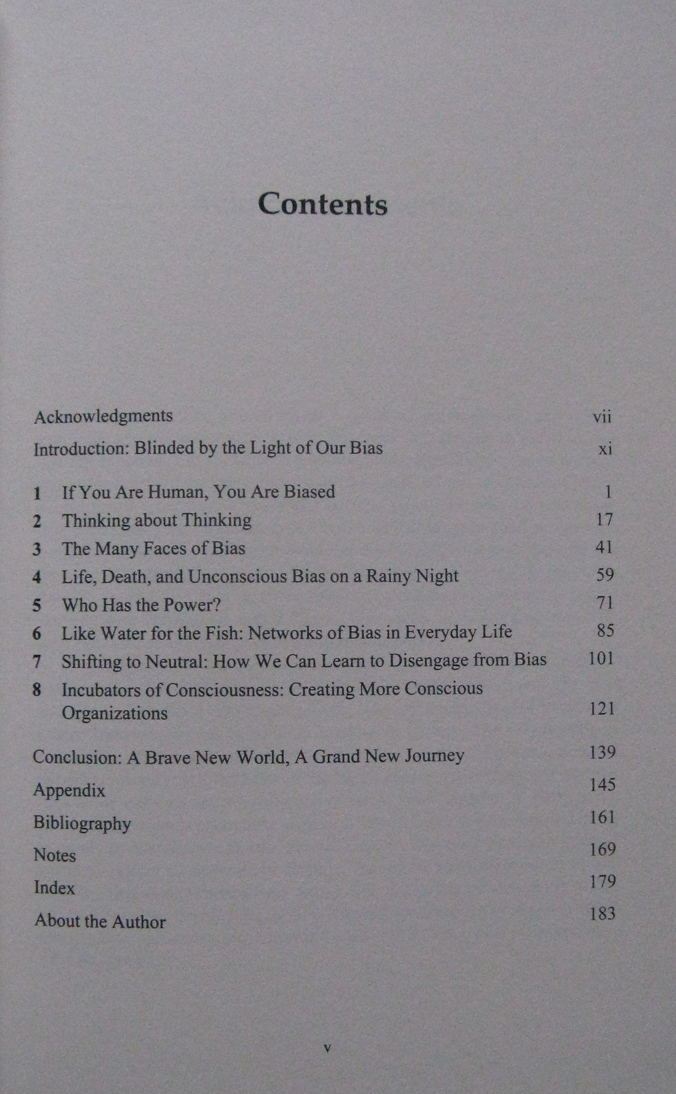 Thumbnail: Everyday Bias. Identifying and navigating unconscious judgments .....