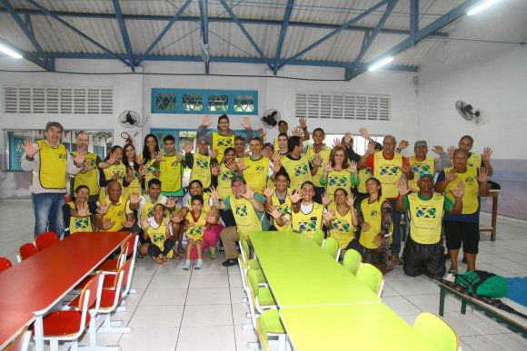 Jornal Argumento - Mãos Que Ajudam reúne 150 pessoas para manutenção na UME Maria Patrícia, Santos, Coluna Social