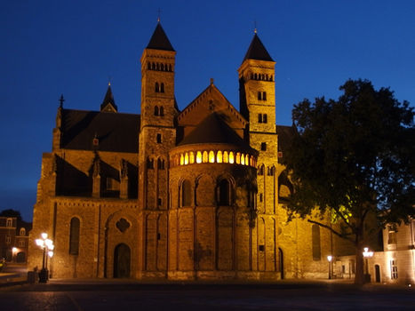 20140525_Maastricht;_East_facade_of_Sint-Servaasbasilica_at_dusk.jpeg