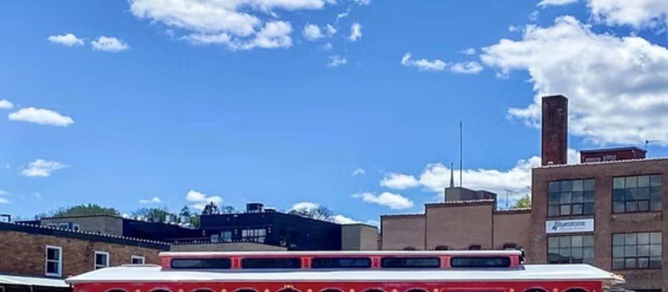 🌷 Best Spring Day Trips in the Midwest (Cute Towns, Wineries & Hidden Gems)