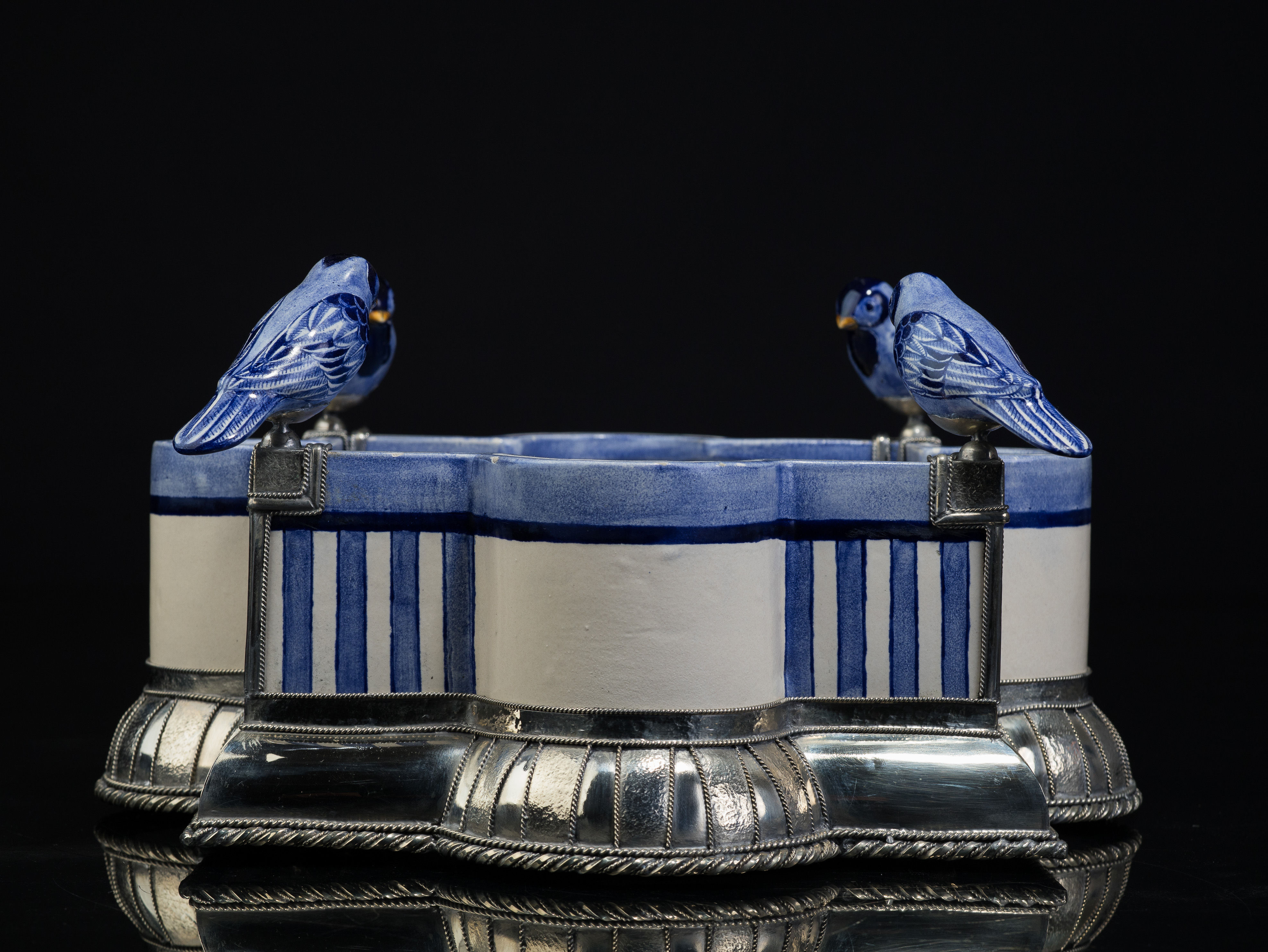 Fuente 4 pájaros azul