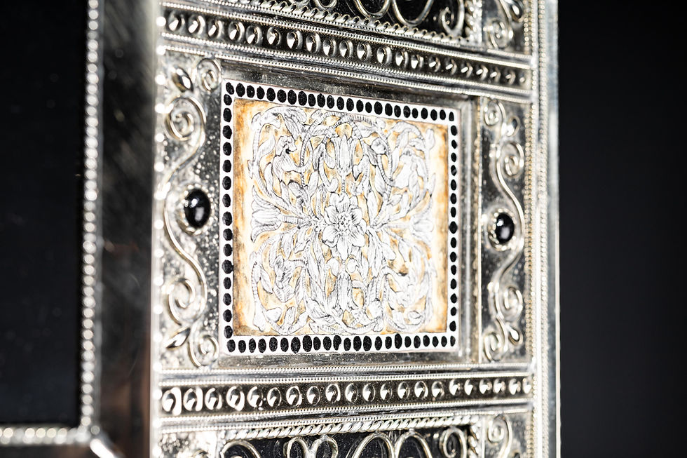 Thumbnail: Arcón grabados