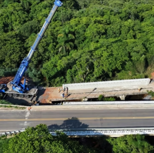 Lançamento de vigas bloqueia trecho da SP-300 neste sábado (15), entre os quilômetros 188 e 228