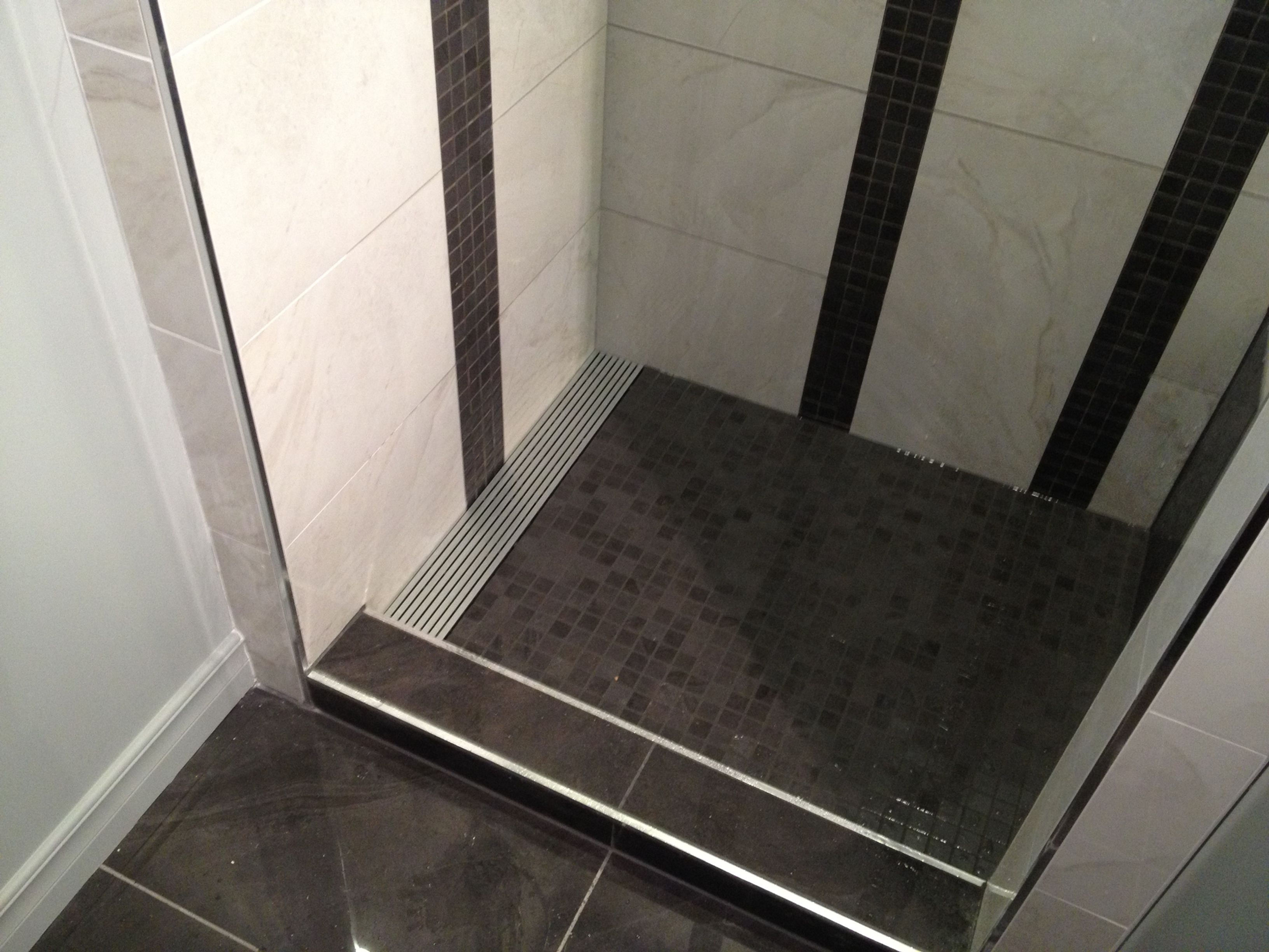 Drain linéaire jusqu'à  32",  brides 3 côtés