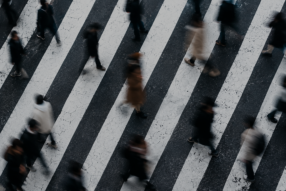 Crowd crossing a crosswalk in New York