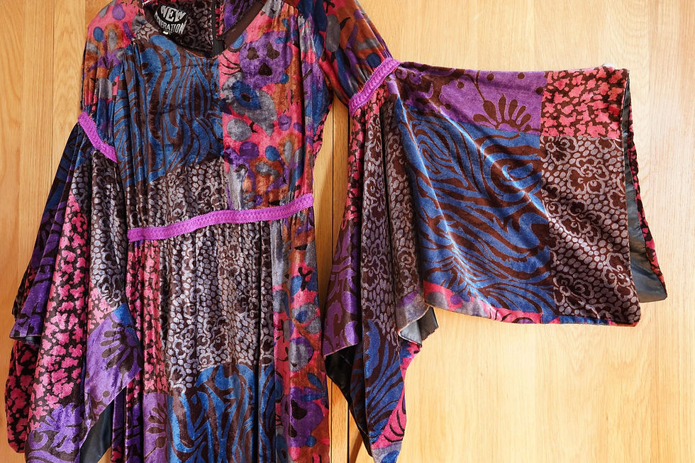 サムネイル： 1970s Velvet Patchwork Print Boho Hippie Witch Witchy Handkerchief Sleeve Dress
