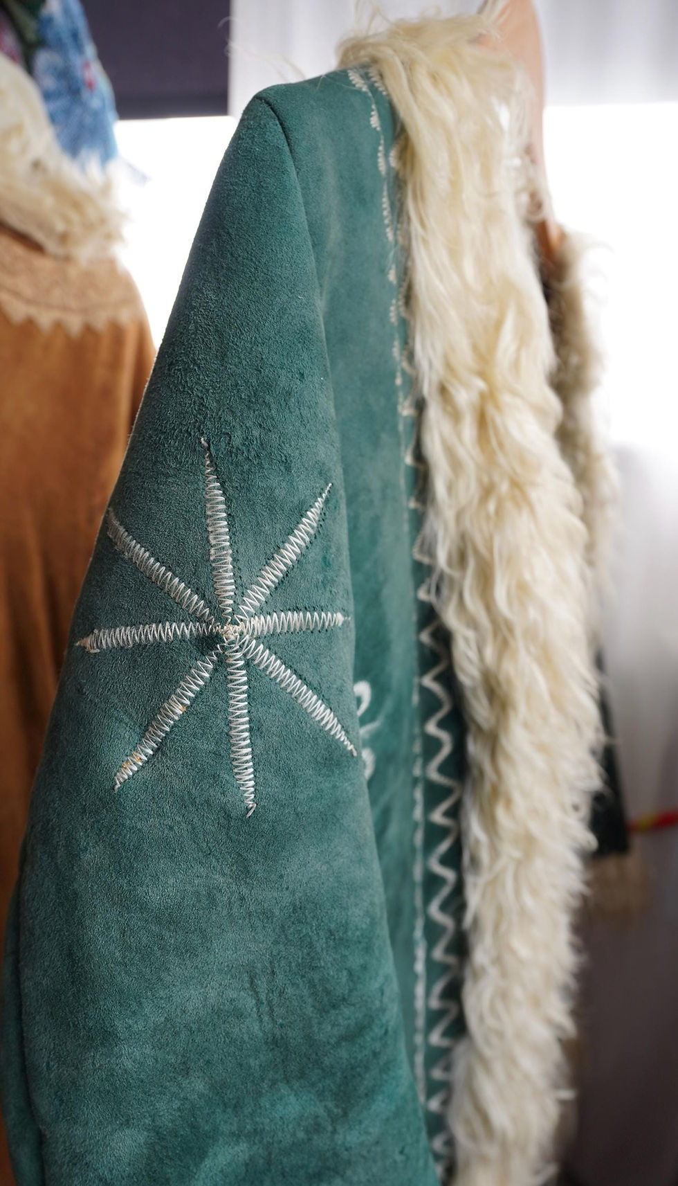 Miniature : 1960s Green Embroidered Sheepskin Shearling Boho Hippie Penny Lane Afghan Jacket