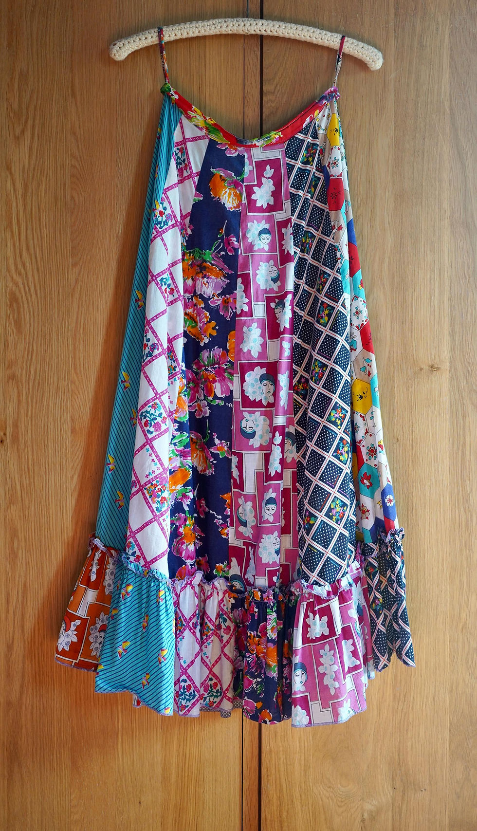 ภาพขนาดย่อ: 1960s Colourful Novelty Print Patchwork Artsy Cotton Skirt