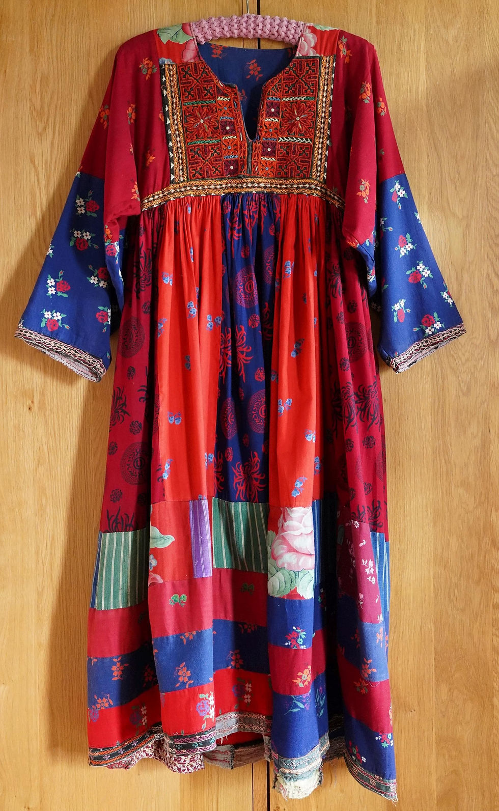 Miniatura: 1970s Patchwork Hand Embroidered Folk Hippy Boho Festival Afghan Dress