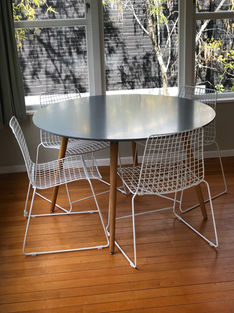 A1 Round kitchen table.