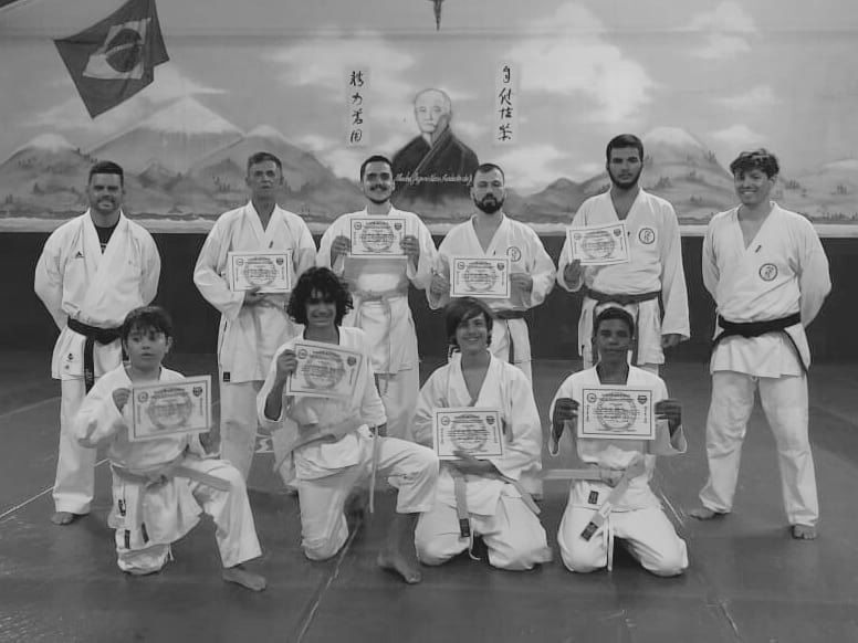 48397439_319776955542642_682006885382592