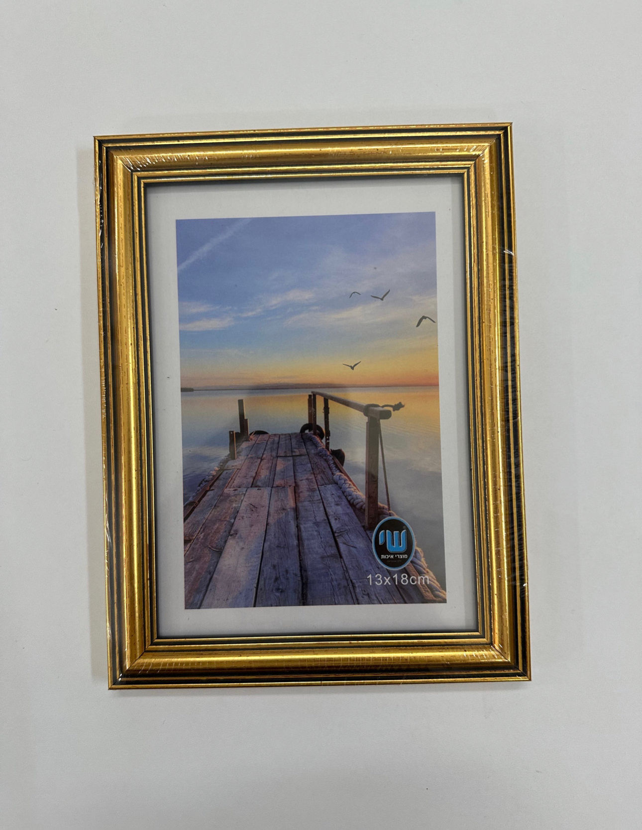 מסגרת מעץ בצבע וינטאג׳ זהב