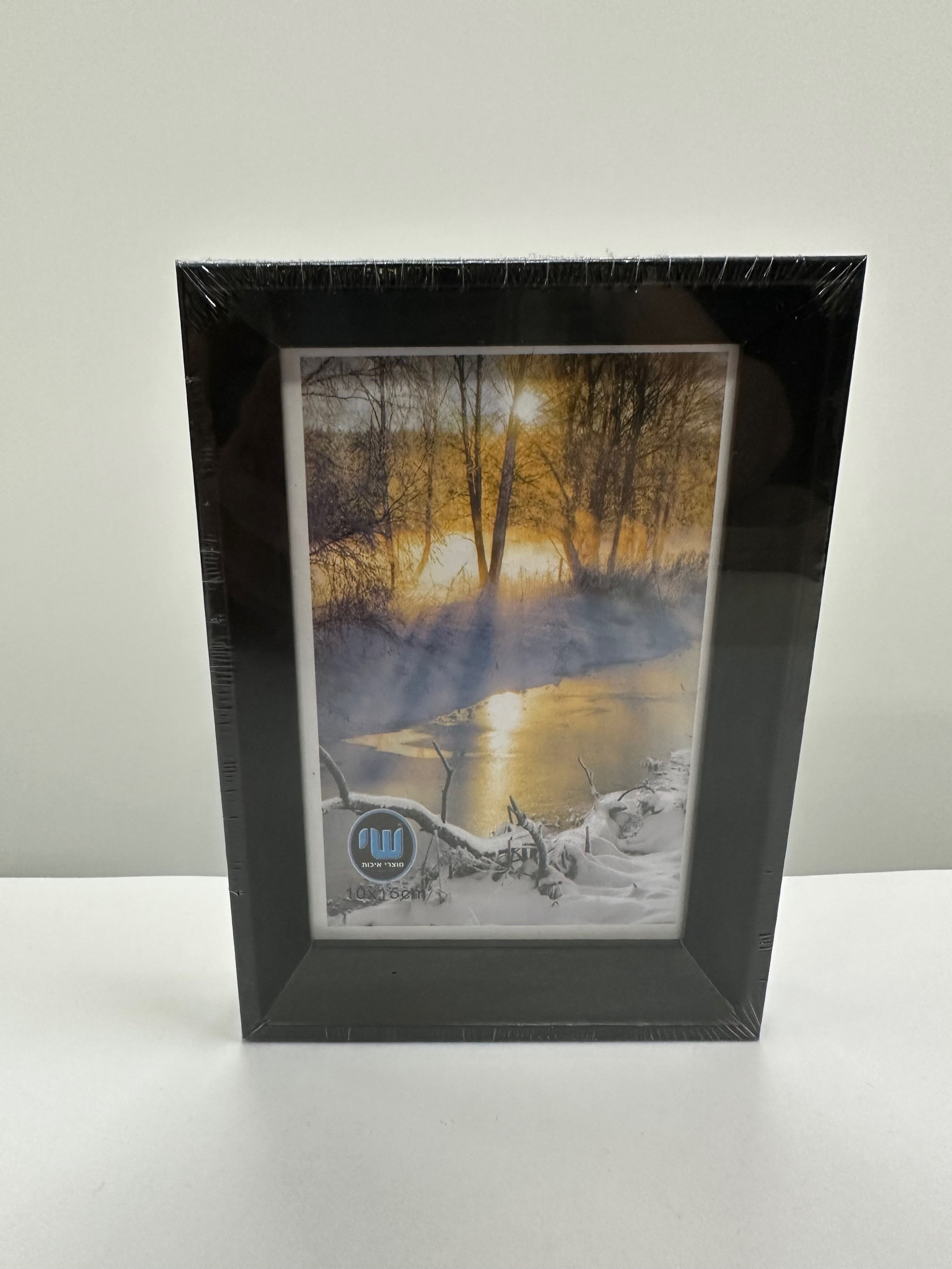 מסגרת עץ עבה בצבע שחור