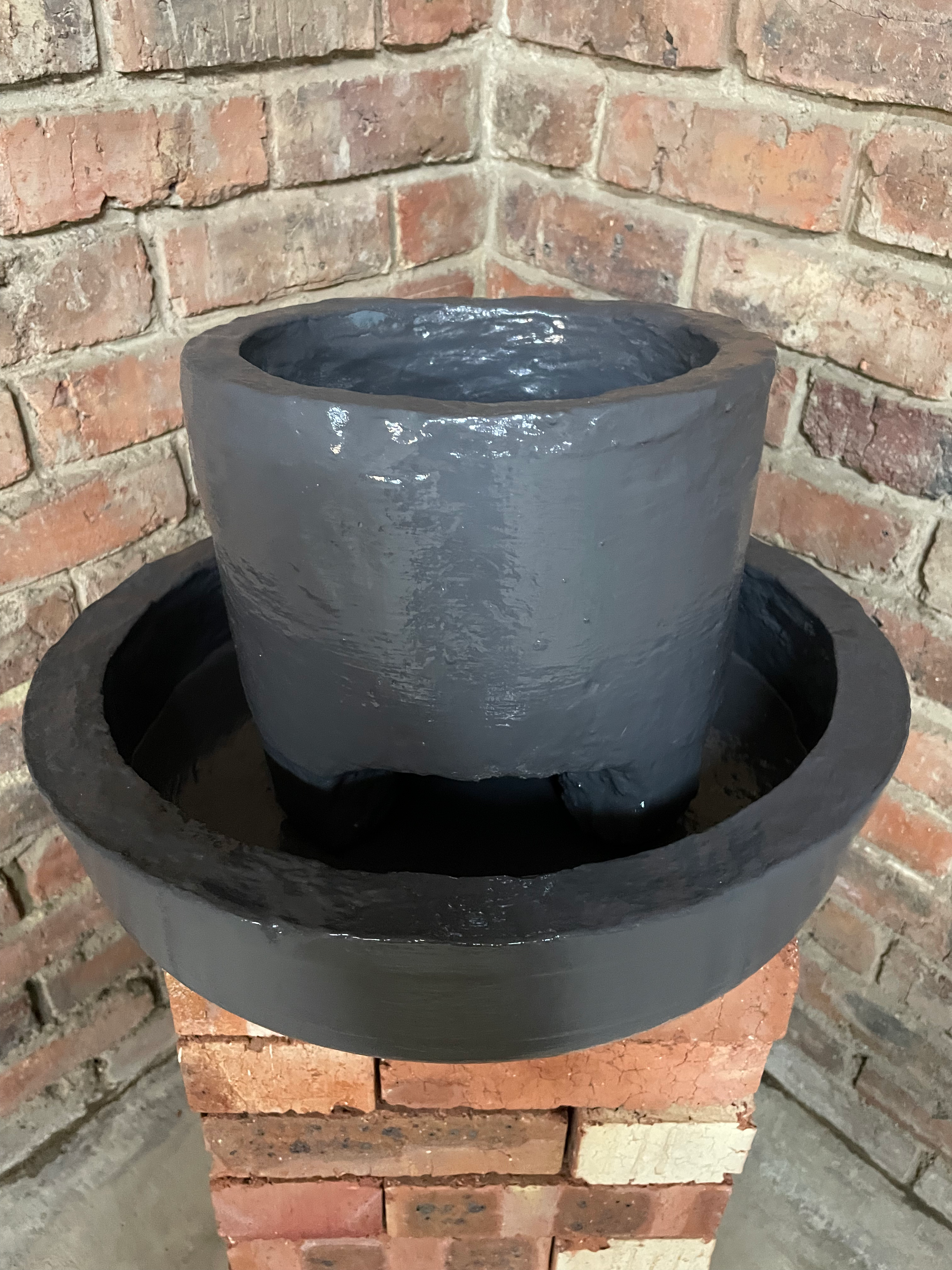 Obsidian Grand Basin Pot & Matching Tray Combo