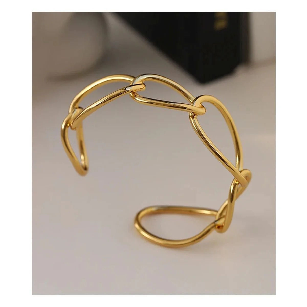 Arghya Big Links Cuff Bracelate