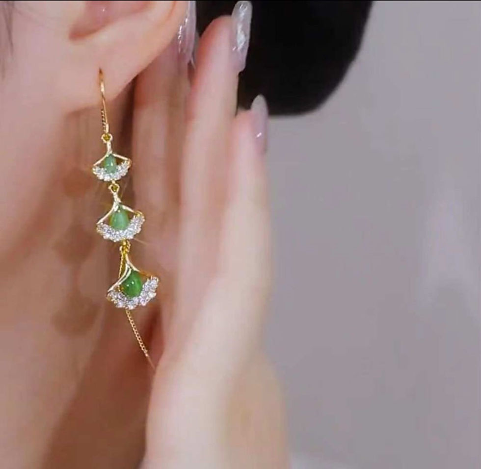 Lively Leaf Long Earrings