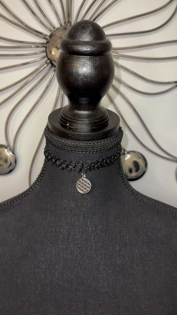 Thumbnail: Trippy Black Choker
