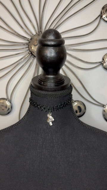 Thumbnail: Wonderland mushroom black choker