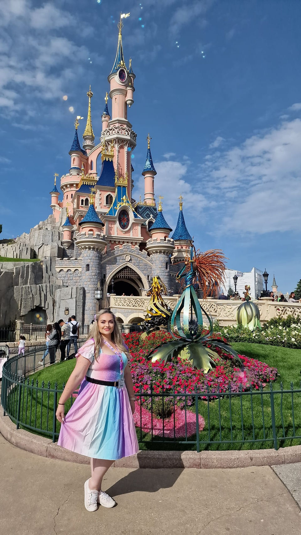Rapunzel Disney Bound in front of the Disneyland Paris Castle
