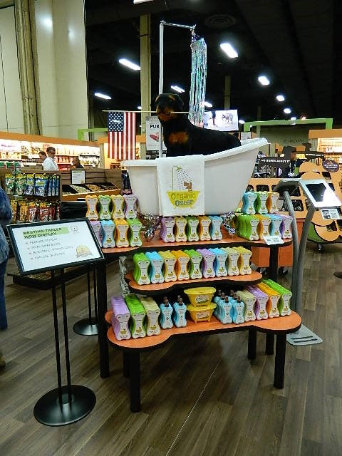 Pet Store retail fixtures and displays. Custom themed displays for pet stores. Custom made fixture for pet store. Pet store design and merchandising tips. Ultimate pet store, best pet store fixtures. Custom bone display tables. Display tables for pet products. Custom cabinets, shelving, fixtures and tables for pet store.