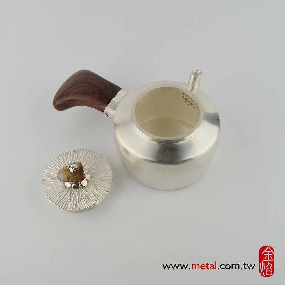 Thumbnail: (2021_09)紅花梨木瑪瑙鈕扁側把壺
