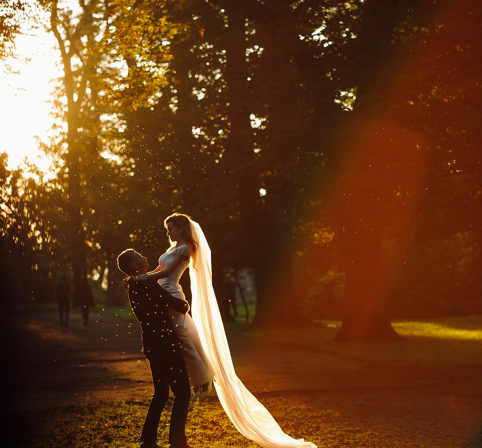 evening-summer-sun-makes-halo-around-beautiful-wedding-couple.jpg