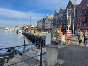 Uncovering the Hidden Gems: An Insider's Walking Sightseeing Map of Bergen