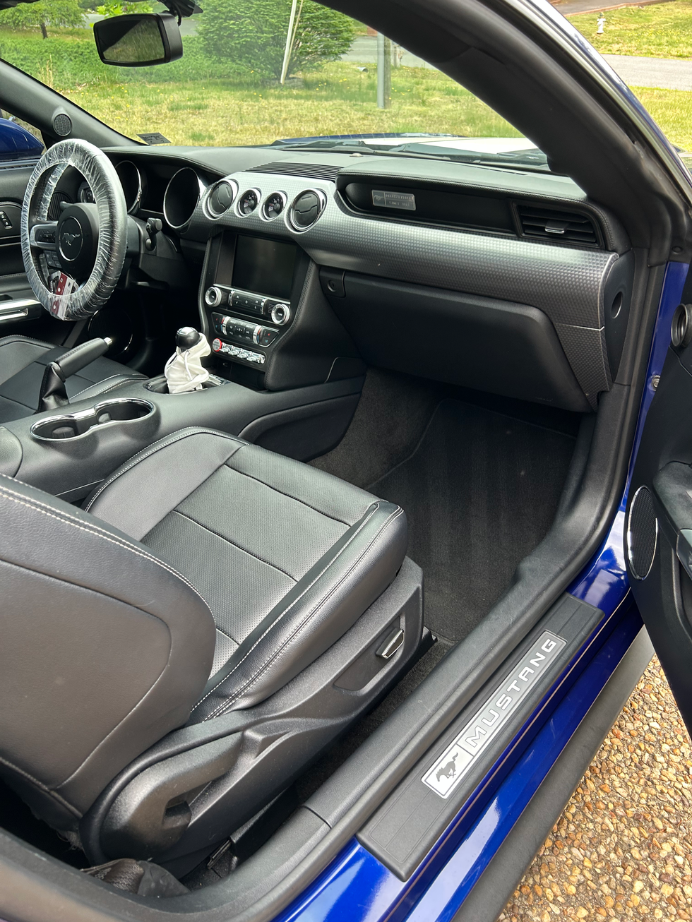 mustang inside passenger view clean.HEIC