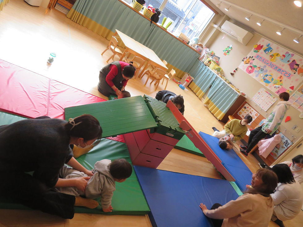 おひさまひろば ママが遊ぶ日 ~卵のリース作り~