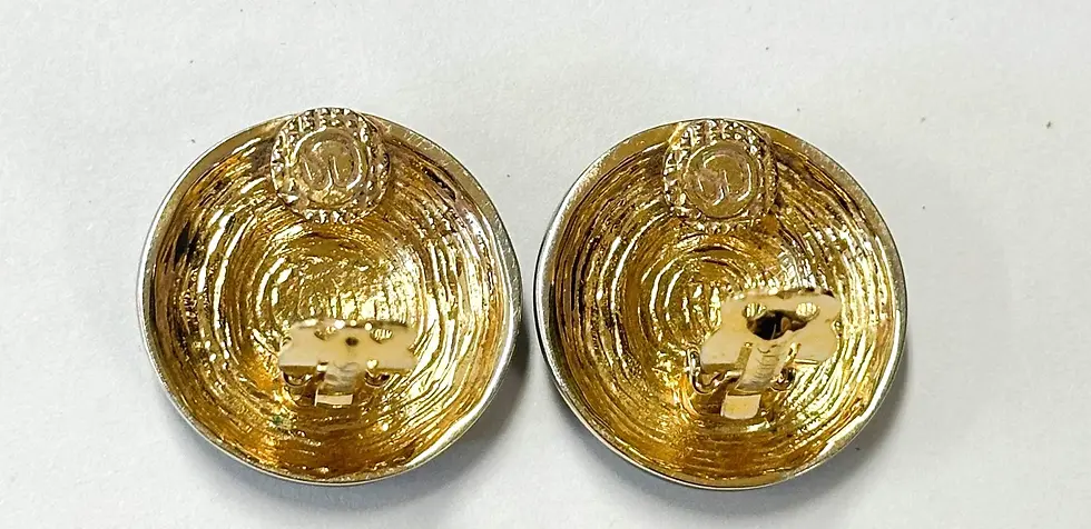 Hình thu nhỏ: NEW ST. JOHN Knits Vintage Clip On Earrings 22K Gold Plated Black Enamel Signed