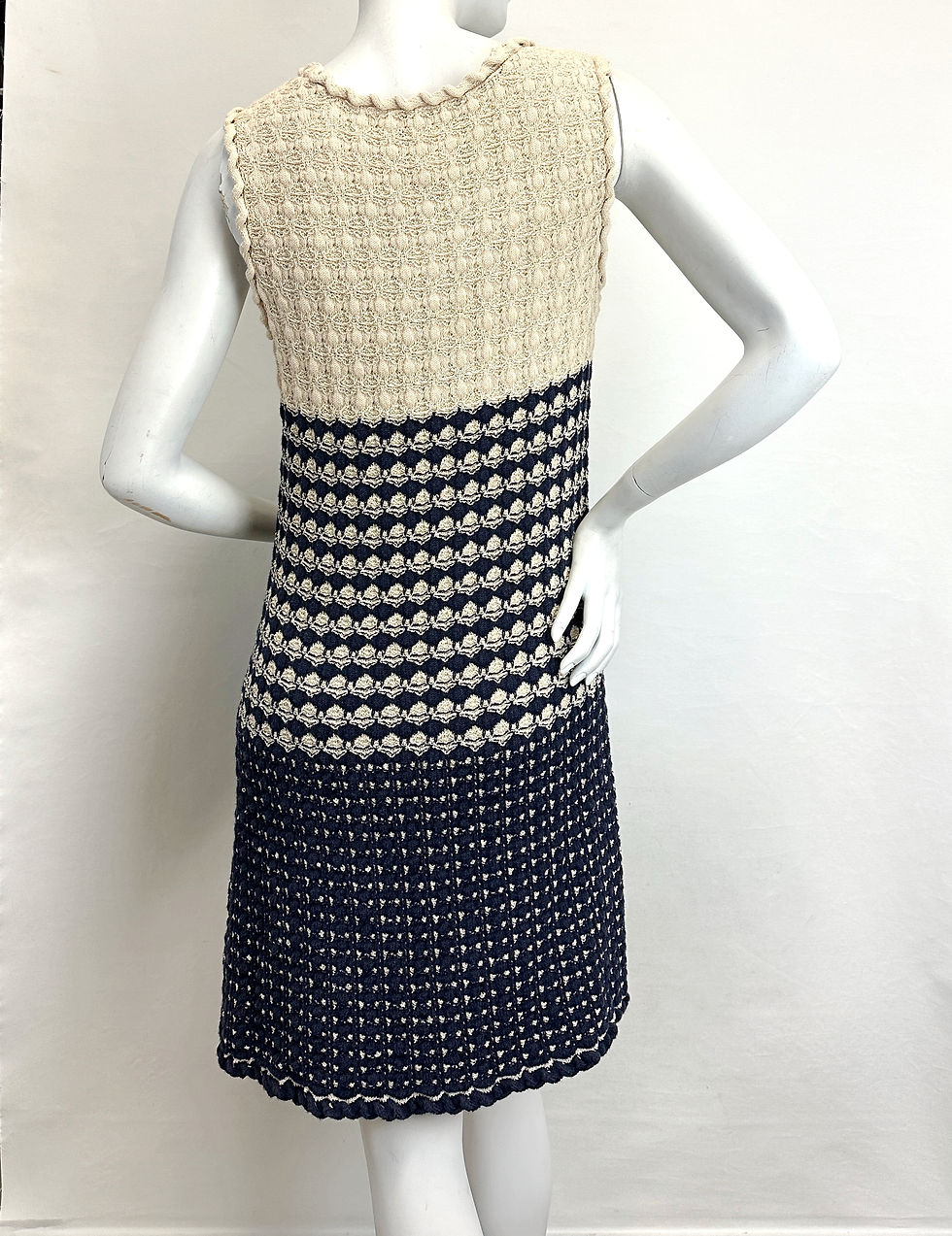 Miniatura: CHANEL Beige Marine Sleeveless Pattern Knit Dress 40 8 P43329K04401 Navy NEW