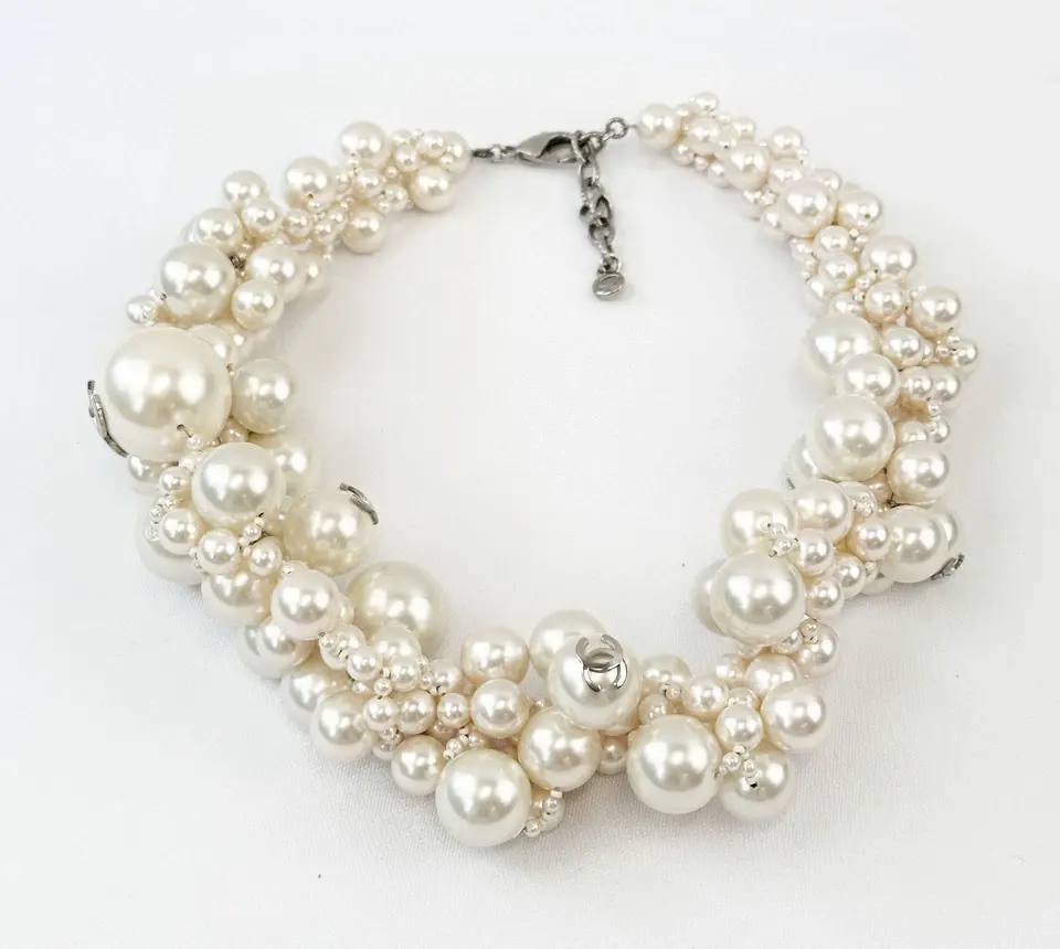 縮圖：CHANEL Multi Faux Pearl Choker Necklace Oversized Silver CC Logo Spring 2013