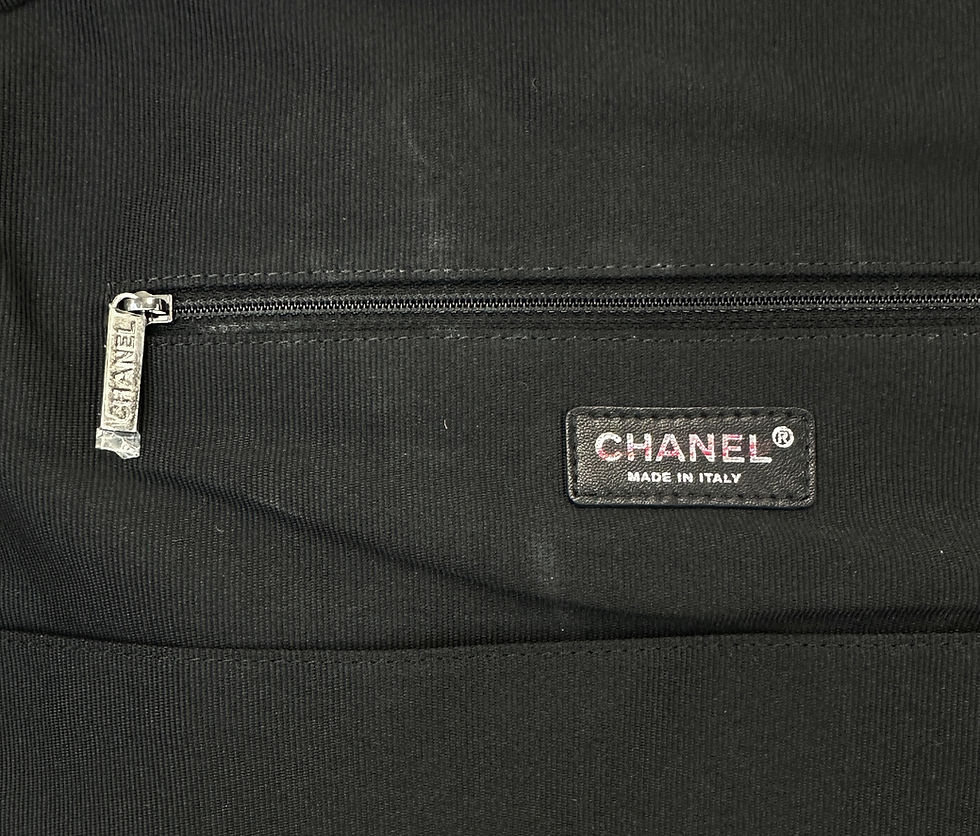 Miniatura: NWT CHANEL Trolley Rolling Paris Dubai Print Suitcase Multicolor Quilted Travel