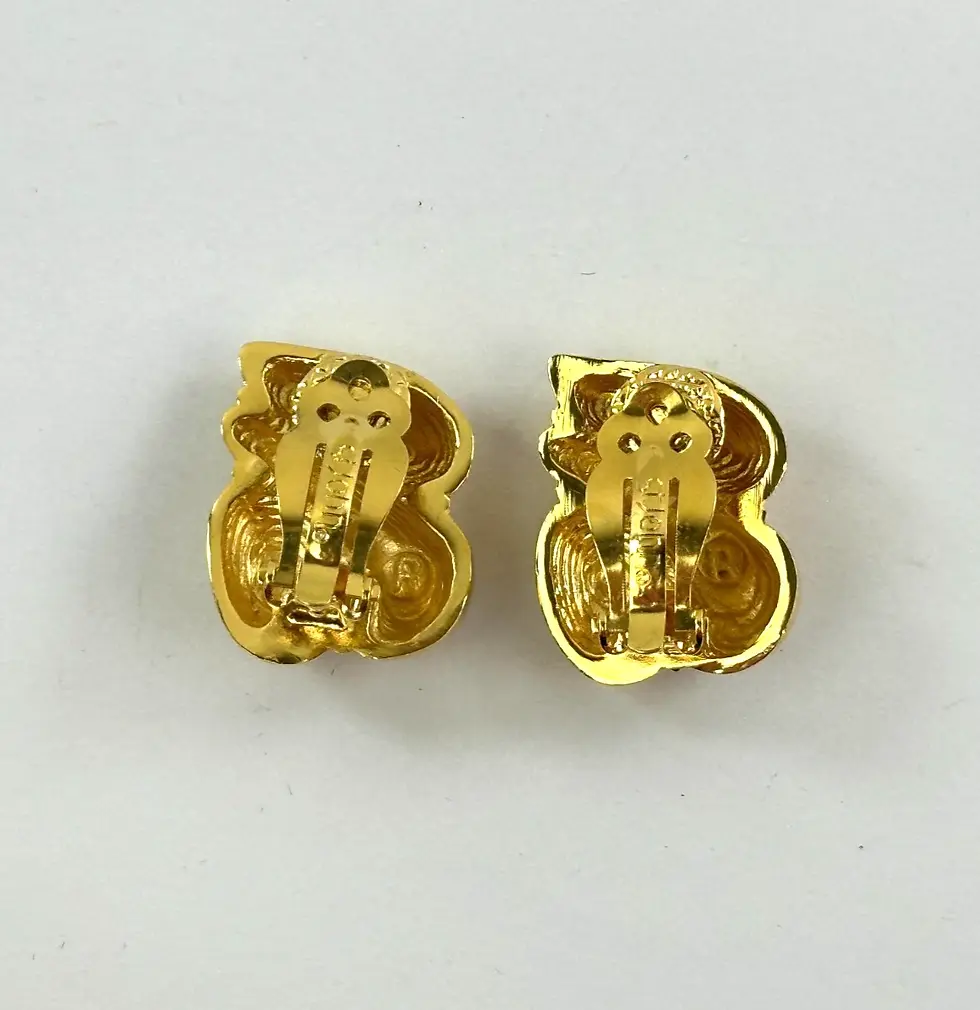 Thumbnail: ST. JOHN Chunky 22k GP Gold Tone Shell Clip On Earrings 1980's Vintage Signed