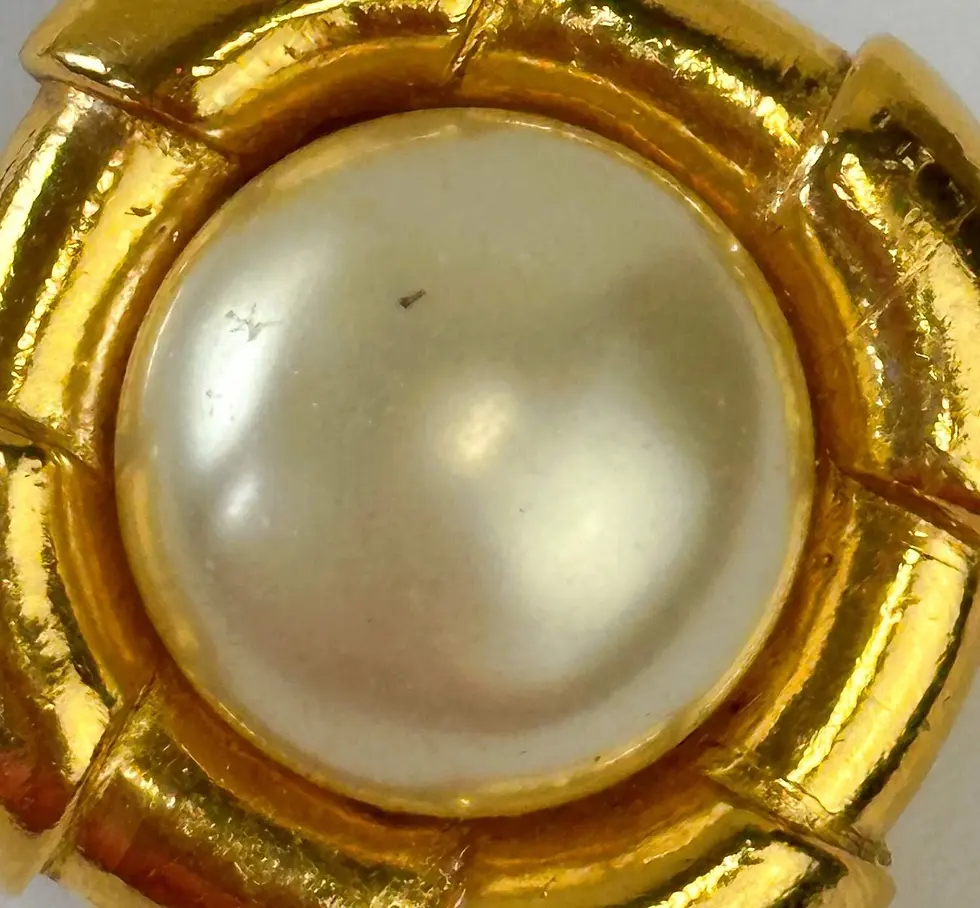 Hình thu nhỏ: Vintage CHANEL Faux Pearl Gold Plated Border Square Clip-On Earrings 1980s